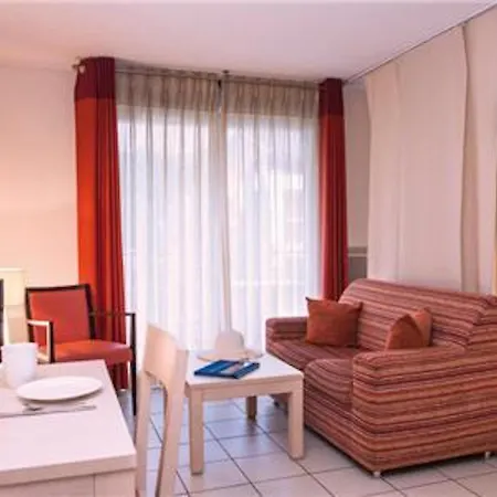 La Du Lac- 3 For 6 People *